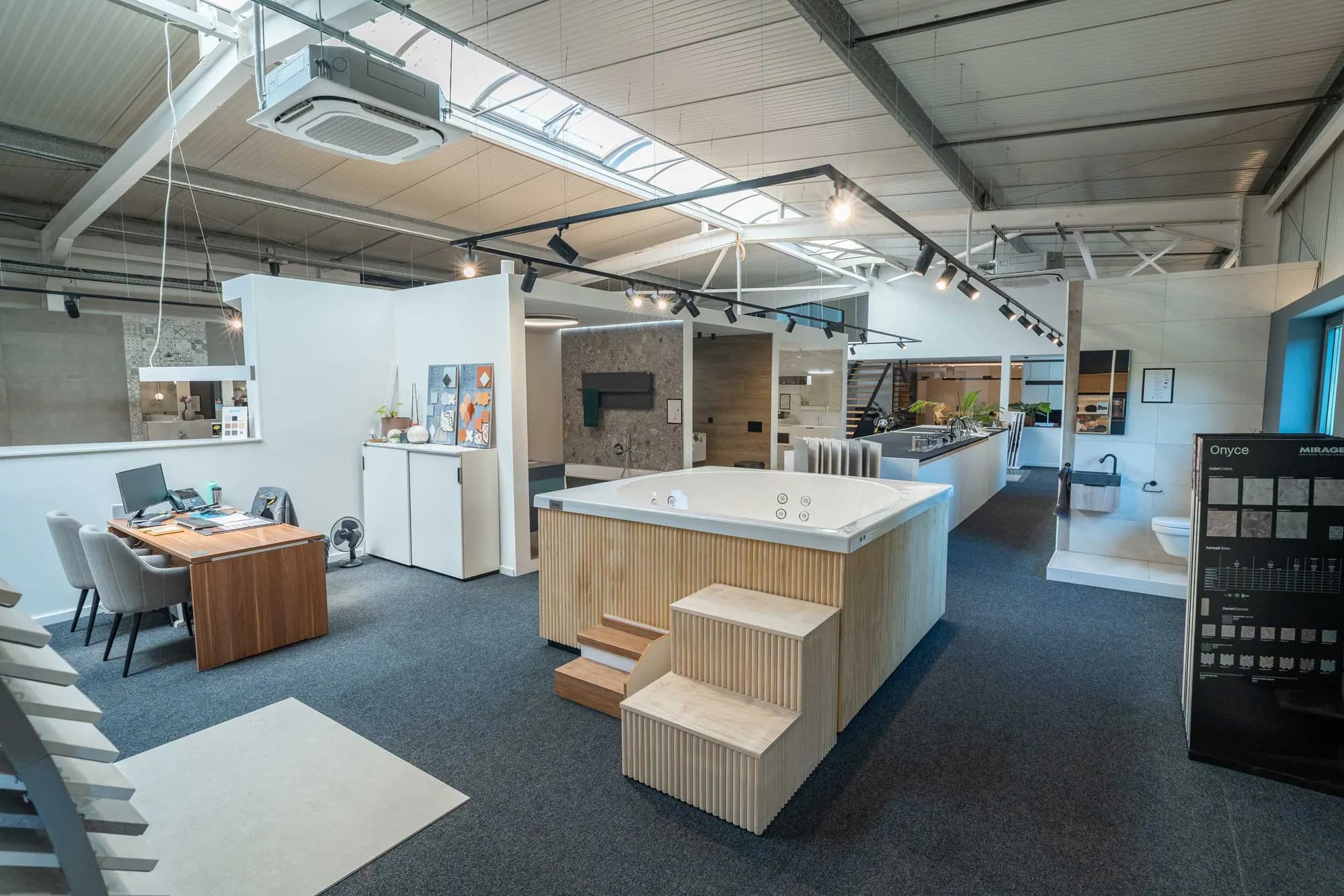 Espace conseil du showroom JP Home Concept à Ingeldorf