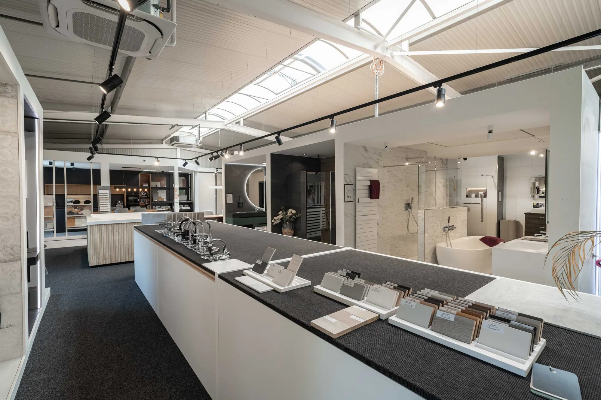 Showroom JP Home Concept à Ingeldorf, espace d'exposition des sanitaires
